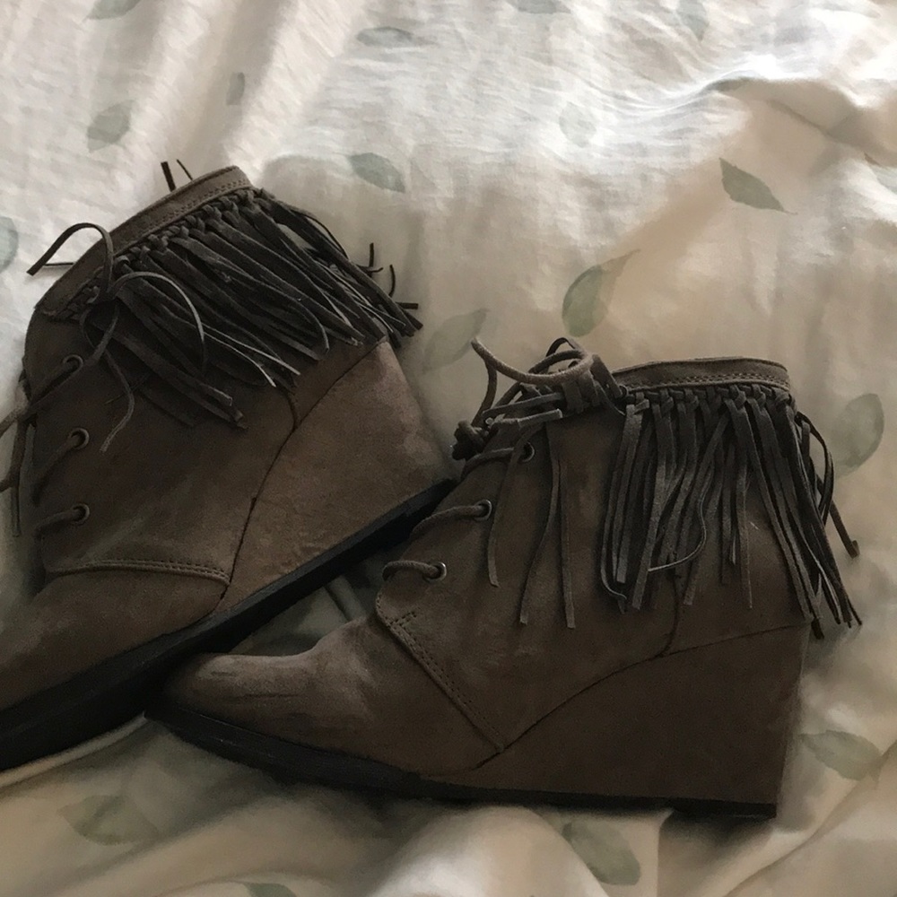 tan wedges